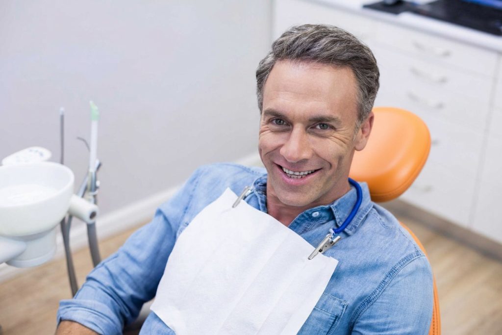Cuida los tejidos profundos de tu boca con cirugía oral en Ugena y El Señorío de Illescas. Servicio quirúrgico seguro, personalizado y libre de dolor.