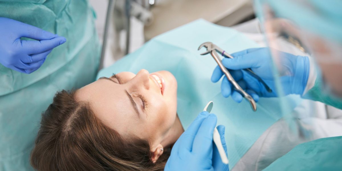 Cuida los tejidos profundos de tu boca con cirugía oral en Ugena y El Señorío de Illescas. Servicio quirúrgico seguro, personalizado y libre de dolor.