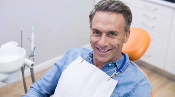 Cuida los tejidos profundos de tu boca con cirugía oral en Ugena y El Señorío de Illescas. Servicio quirúrgico seguro, personalizado y libre de dolor.