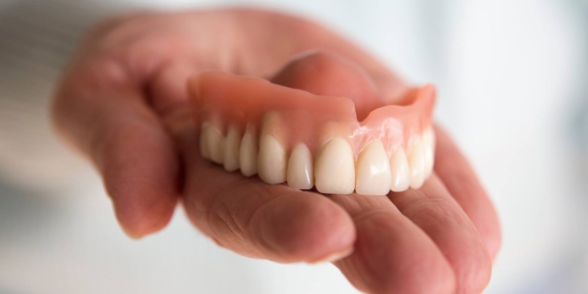 Prótesis dentales en Ugena y El Señorío de Illescas. prostodoncia en Ugena y El Señorío, prótesis dentales removibles, prótesis dentosoportadas, prótesis implantosoportadas, prótesis sobre implantes.